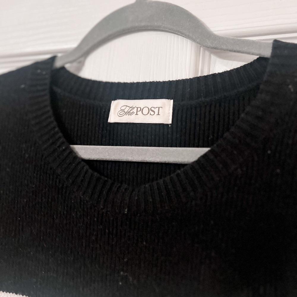The Post, Color Block Sweater - Picture 2 of 4